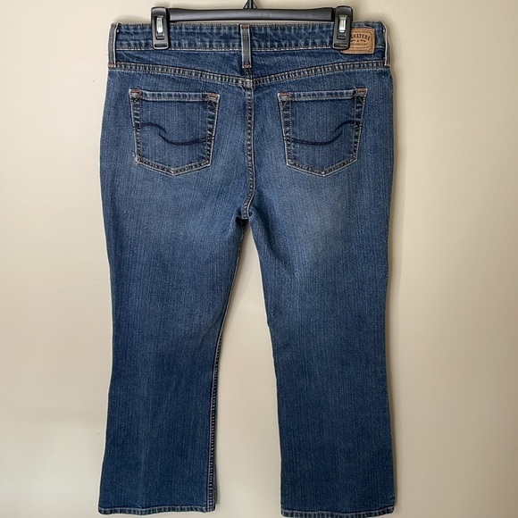 LEVI’S SIGNATURE Women’s 12 Short Low Rise Boot Cut  Jeans Y2K Classic Denim - Picture 3 of 11